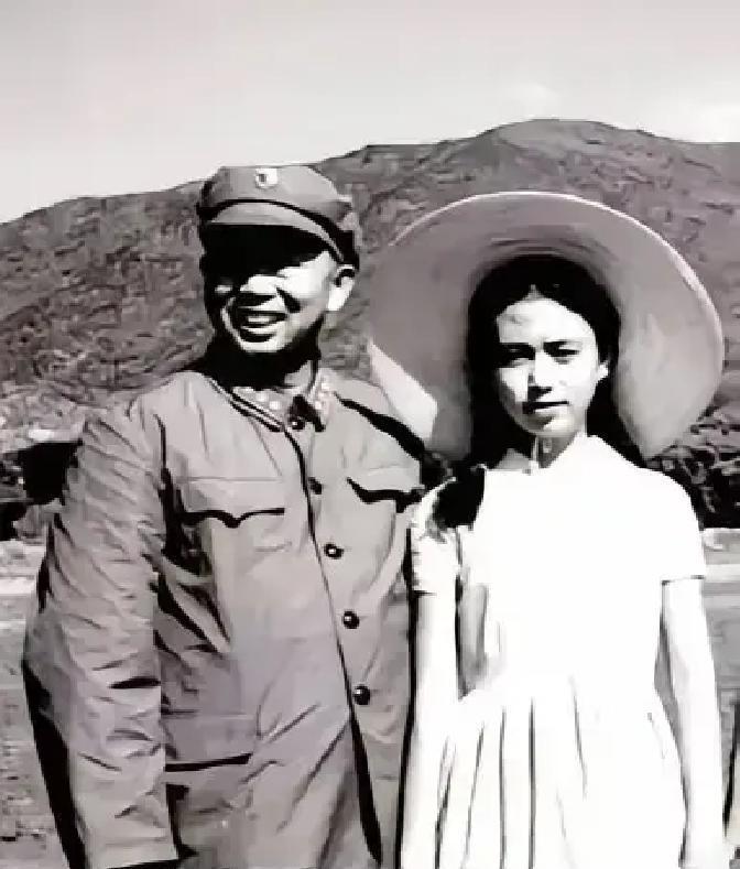 1942年，去苏联学习的刘亚楼，从战友口中得知，自己在延安的妻子贠凌漪竟然和一