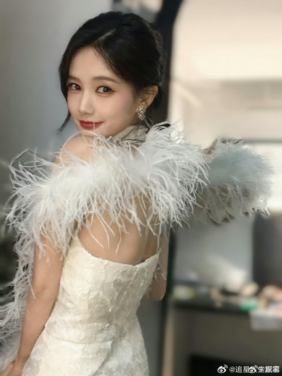 李一桐退圈了原来是个梗啊吓死了美女是来造福娱乐圈的，那可不能随随便便就退圈啊[哈