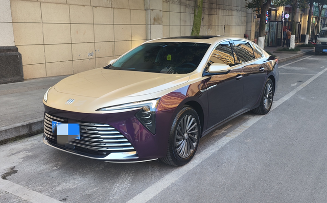 25款君越白金版真实体验车子是2月订的，大概等了一个月3月中旬提车，目前开了一