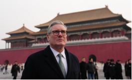 英国似乎很有“自知之明”，斯塔默来到中国后，英国《天空新闻》说：“坦率地说，在中