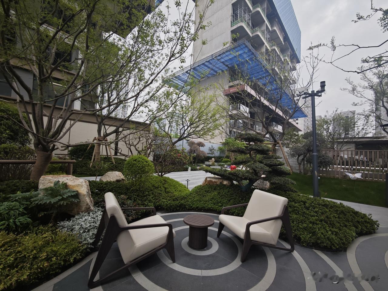 截至2026年4月，西安楼市正处于政策底、市场底明确，但极度分化的阶段。简单说
