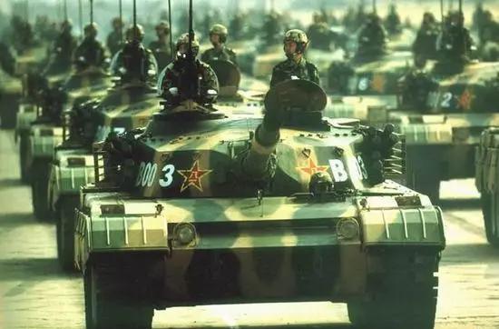 九三阅兵告诉世界什么？中国人民解放军不用在2016年南海对峙事件