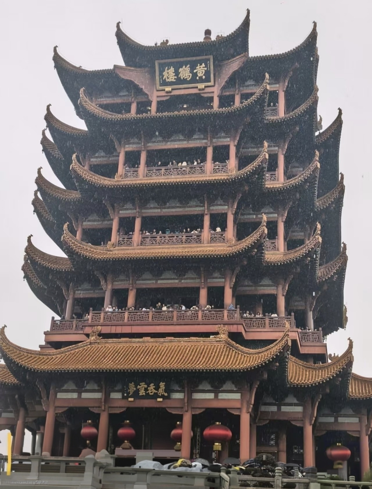 这是黄鹤楼，在湖北武汉，有“天