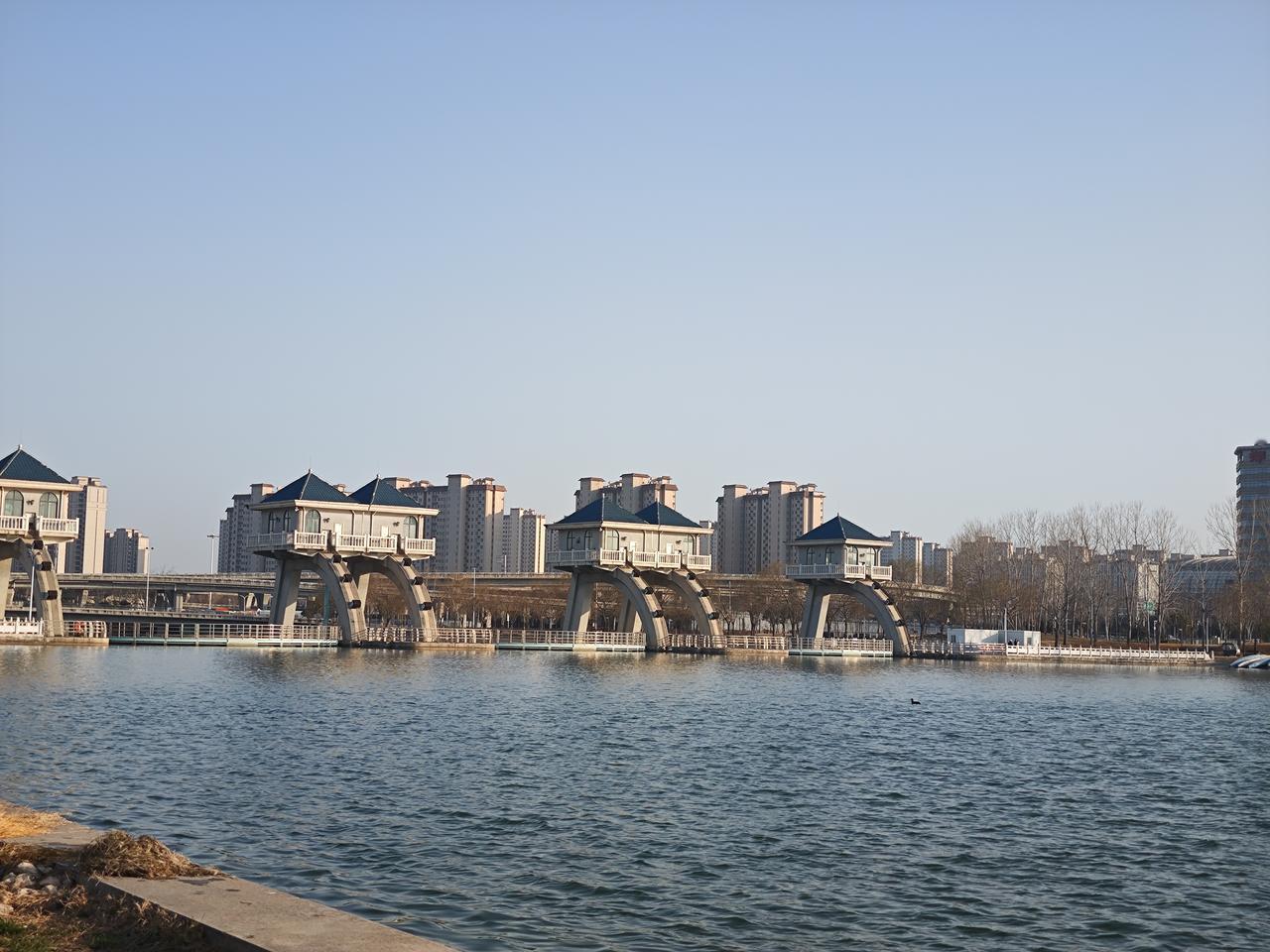 六十岁以后运动要适可而止，让身体每天“动一点”，而不是超越自己身体，大强度的运动