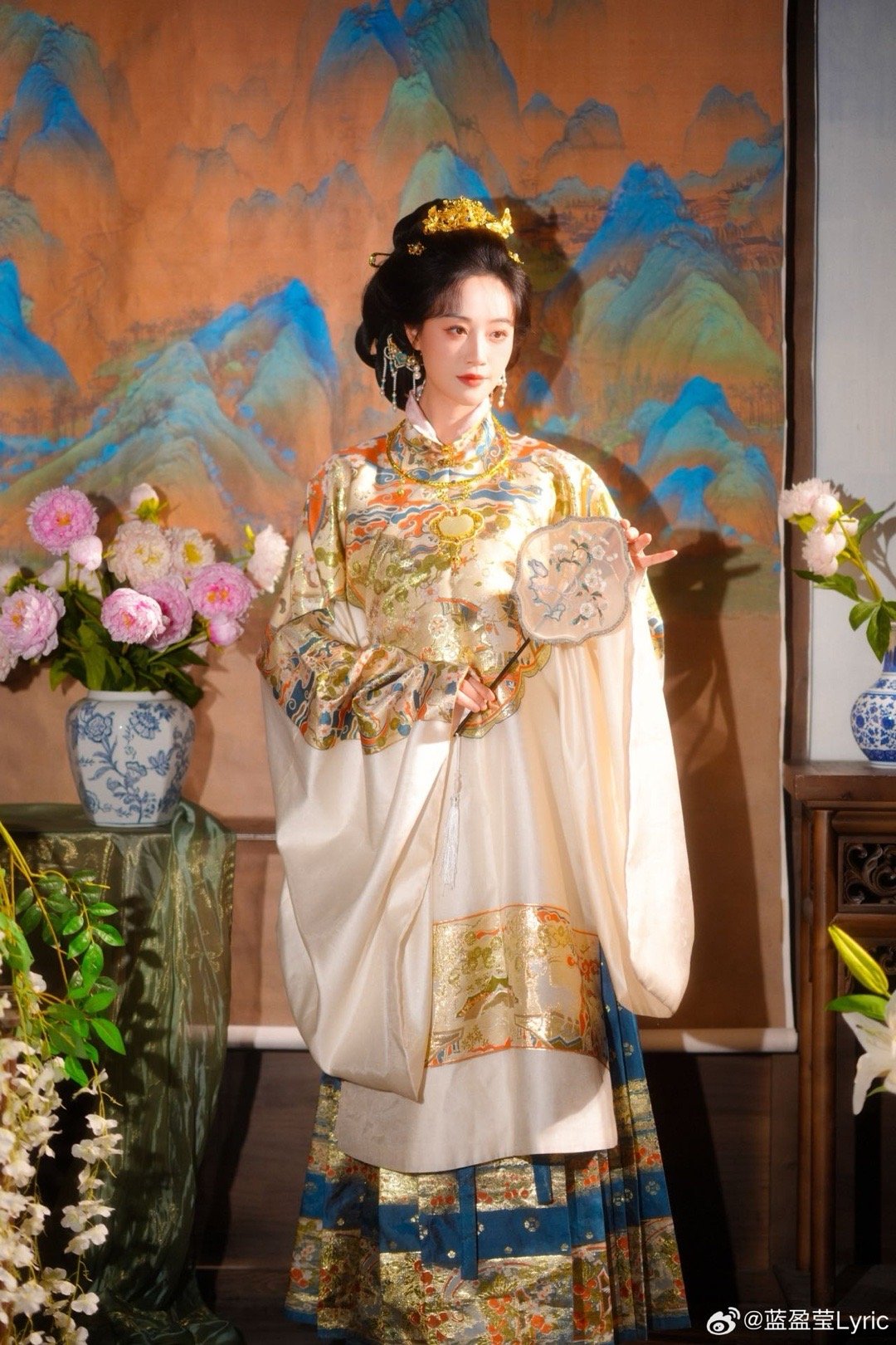 蓝盈莹朝代仿妆一夯夯千年战国妆的清冷感像是从古老画卷里走出来的人，唐妆的华贵仿