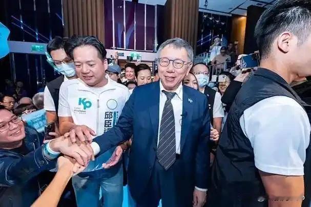 柯文哲长住嘉义！蓝白合流抢夺市长宝座，背后有大算盘1月3日，柯文哲宣布将在