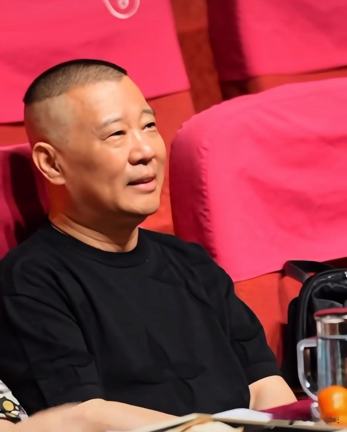郭德纲对新徒弟很温柔！没他，相声估计早销声匿迹了[思考][思考]明显瘦了，肯