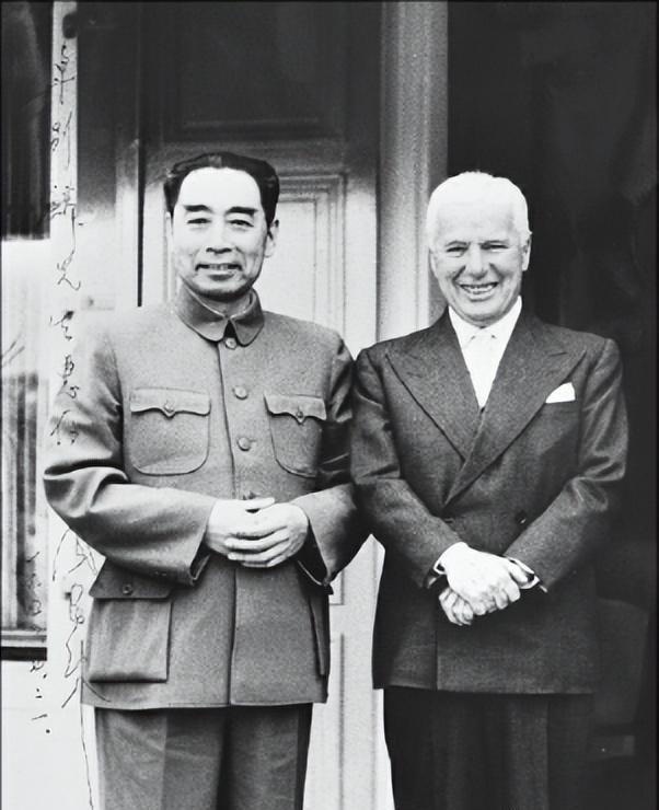 1954年，周总理回见卓别林，请他吃北京烤鸭，卓别林却在饭桌上问周总理：能送我一