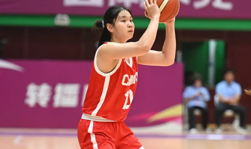 中国女篮天才新星李沅珊真是太“嚣张”了！在今天进行的U16女篮亚洲杯小组赛中，1