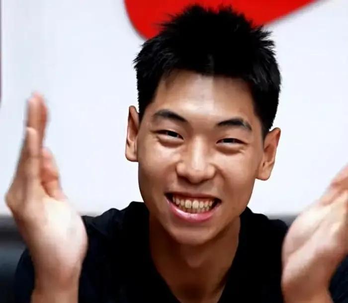 实话实说，广东男篮赛季初招兵买马，引进了上赛季的篮板王萨林杰，还有得分王萨姆纳，