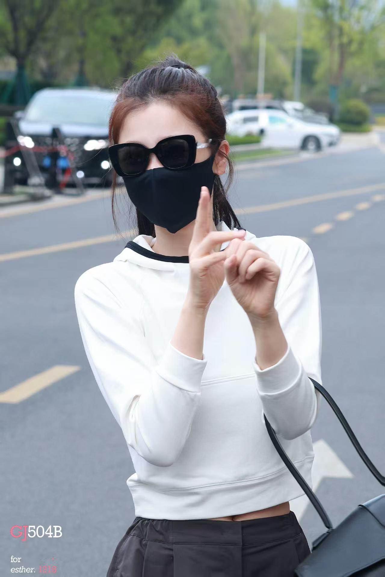 虞书欣EstherStyle私服穿搭来自星星的穿搭🤍高智职场风穿搭