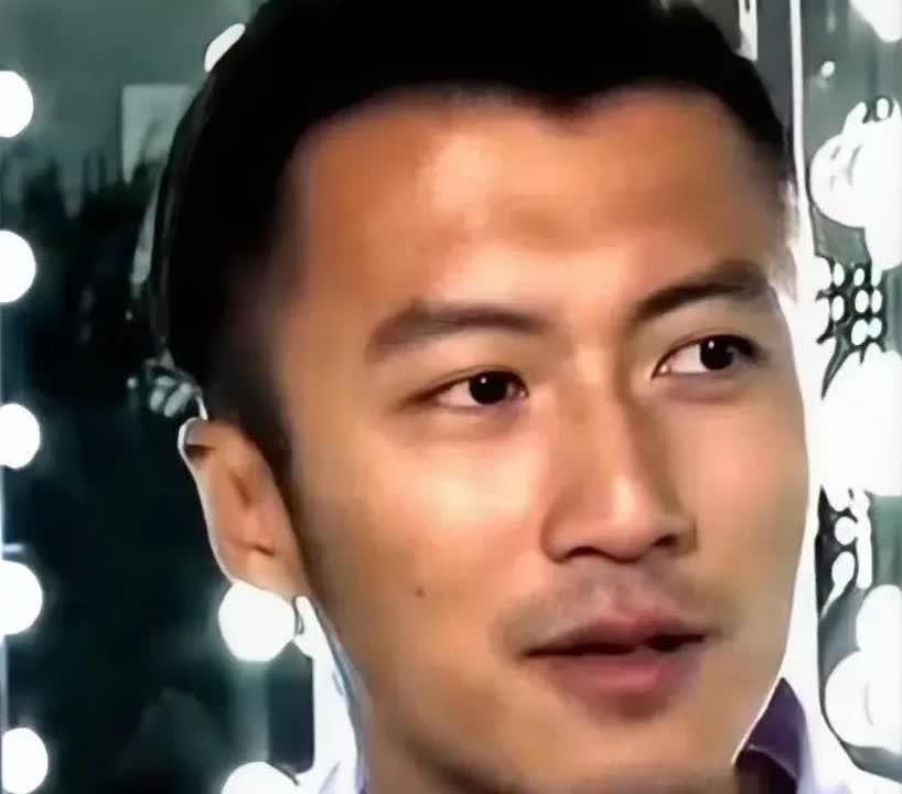 张柏芝后悔的把大腿都要拍断了！不是因为谢霆锋不给抚养费，而是发现谢霆锋是