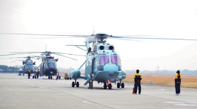 中航昌河飞机制造厂（也就是372厂）的机场上，停放着完成总装下线，正在进行出厂测