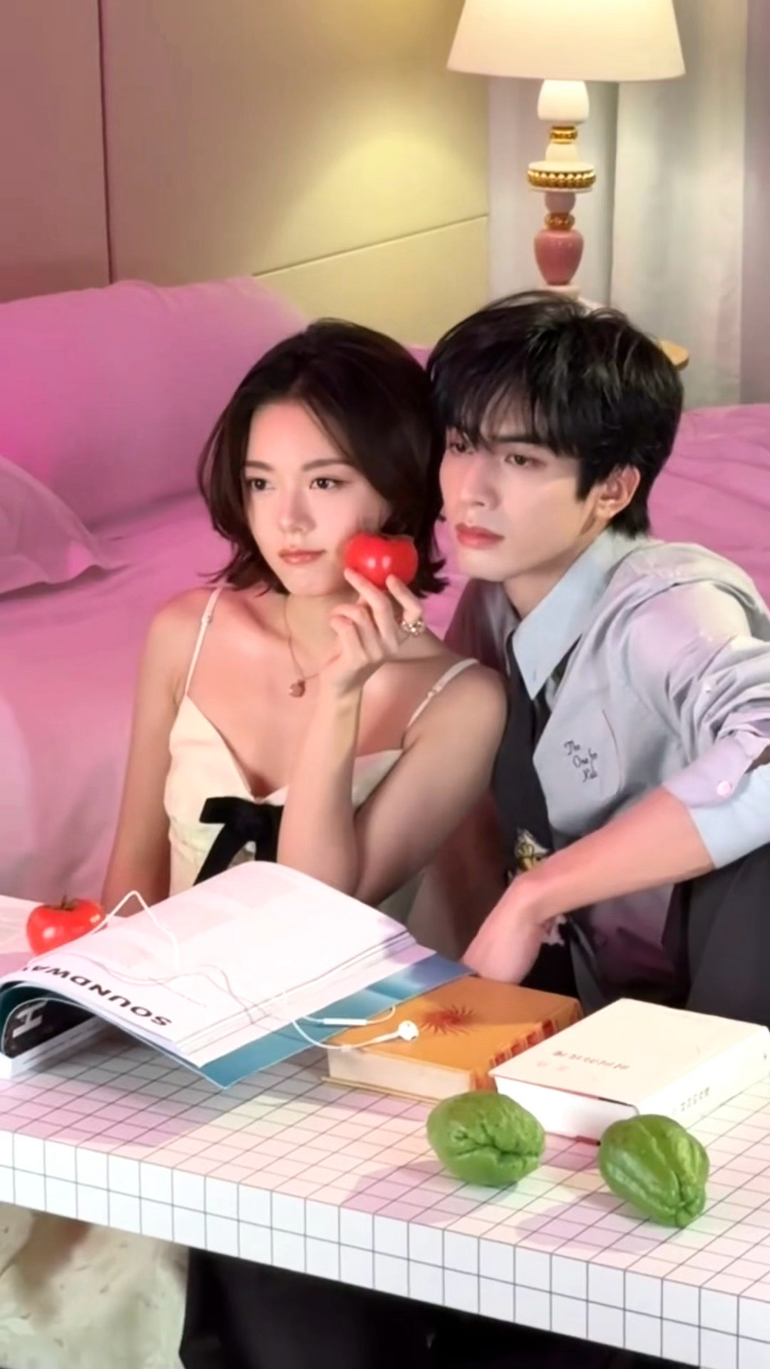 所有人开始品鉴拍摄花絮！龙麦娇兰拍摄花絮宋威龙赵今麦娇兰拍摄花絮