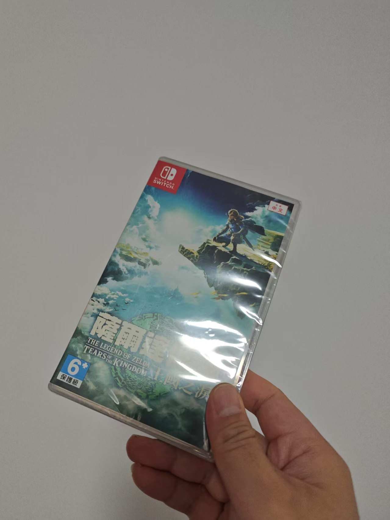 你的初代Switch吃灰了吗早就吃灰了，起码吃灰2年了，你要说不爱了还真不是。