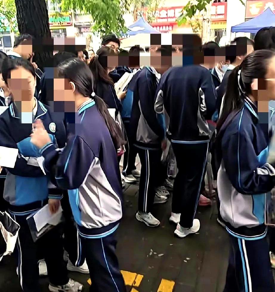 中考刚落幕，西安这位孩子火速估分：语文96，数学86，英语99，物理68。平时