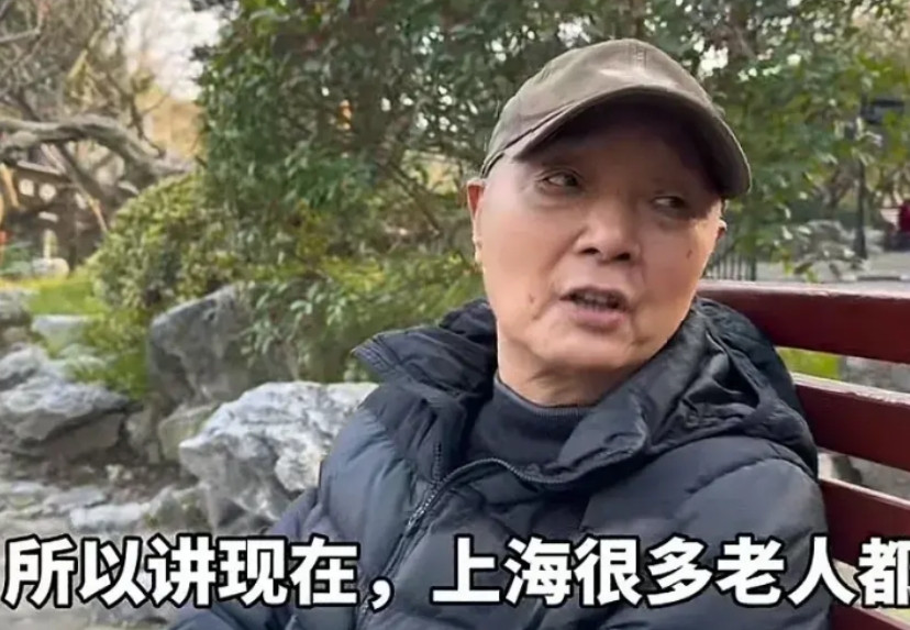 这位上海爷叔说的是实情。他说，时下上海不少退休老人，自己省吃俭用，每月把省下的几