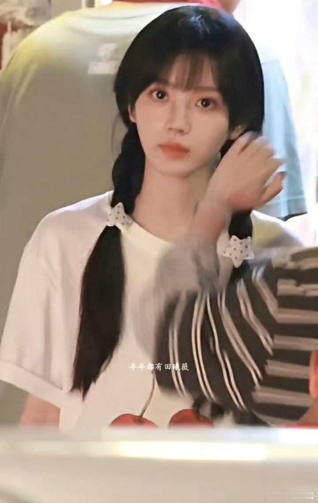 田曦薇这发量可真牛不过20后段，明显没黄橙子那时候那么像学生妹了​​​