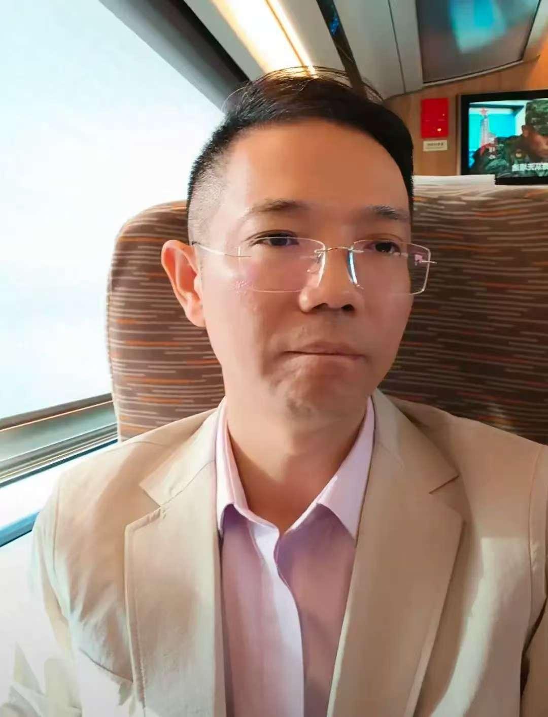 张伦巴发作品，矢口否认是李律让社会主播们去泰安的！这样的事情只能是越描越黑，伦巴