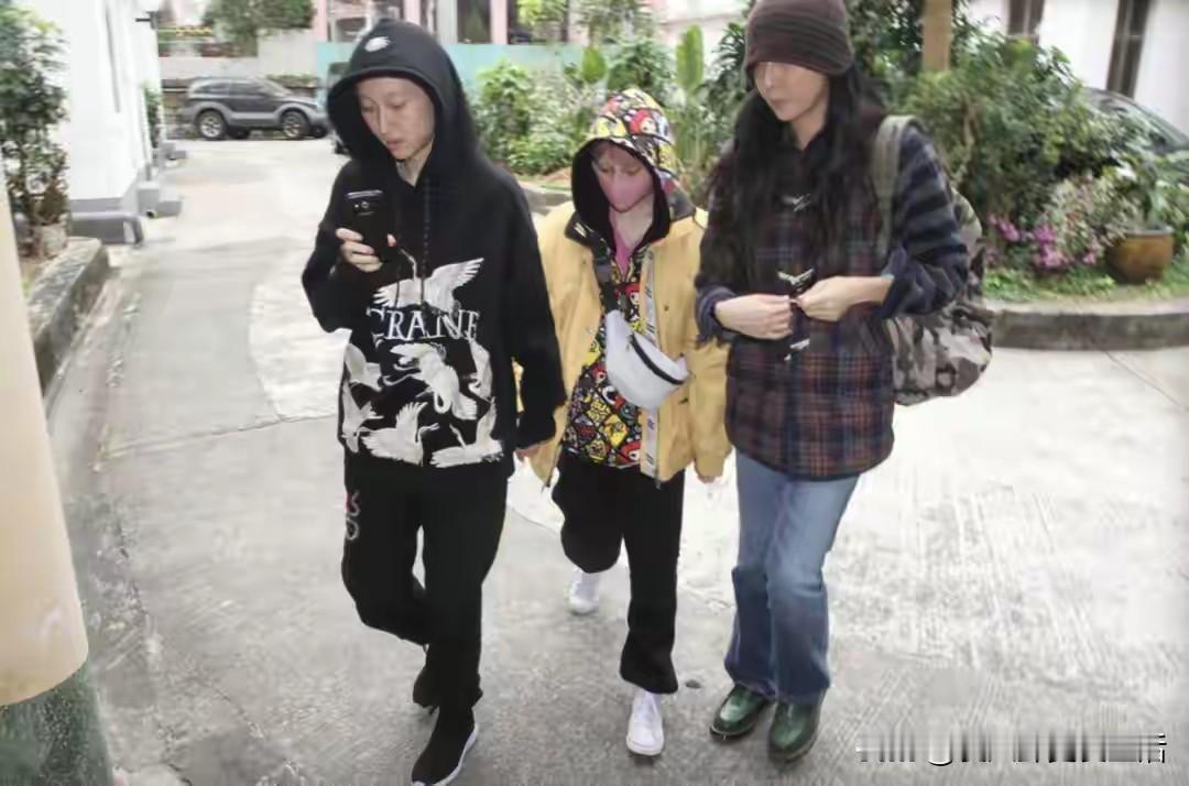 吴卓林还真的是长大成熟了。和女友已经在一起快8年了，日子过得并不轻松，但是没有