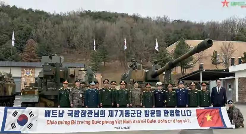 越南人类对中国充满着敌意。越南这时候从韩国购买了20门K9型榴弹炮，这星榴弹炮