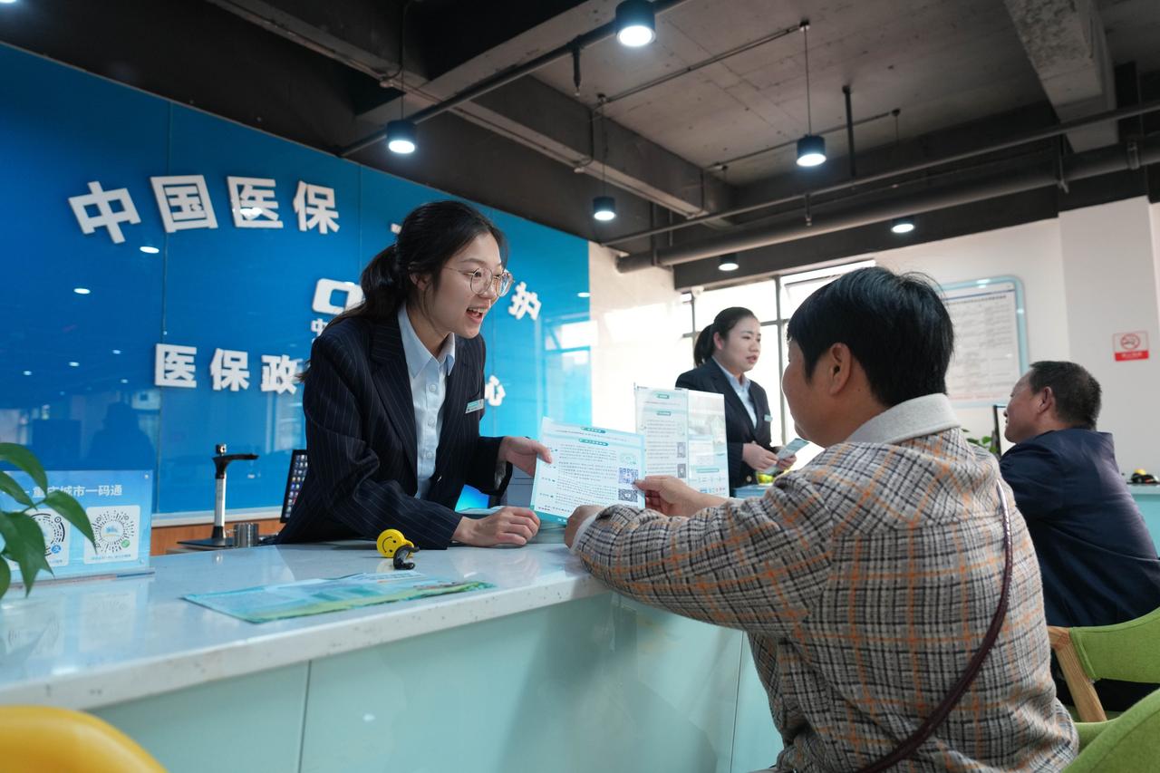 医疗保险最不该涨价，从二十多年前每人每年参保缴纳20多元开始，涨到现在年缴400