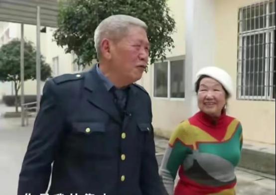 68岁老太不顾家人反对，执意寻找50年前的初恋，见到之后结局令人意外。想当年，
