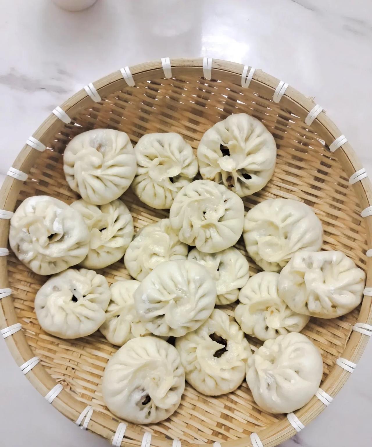 女人离婚后，对待子女缘分上还是要想开一点。我妈一个闺中密友，30多岁就离婚了，因