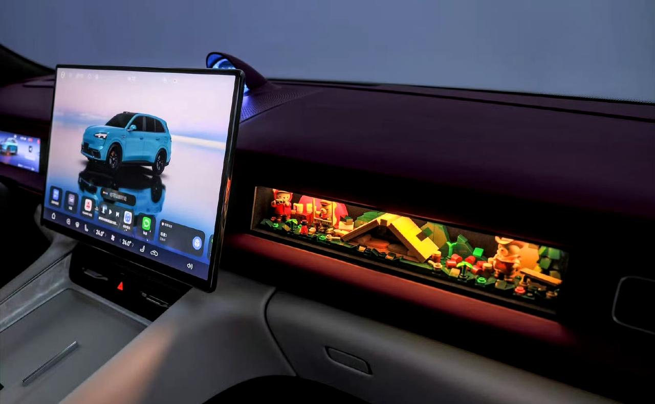 问界M6的副驾驶这里并不是屏幕，而是可以DIY的空间！可以放上自己任何想放的