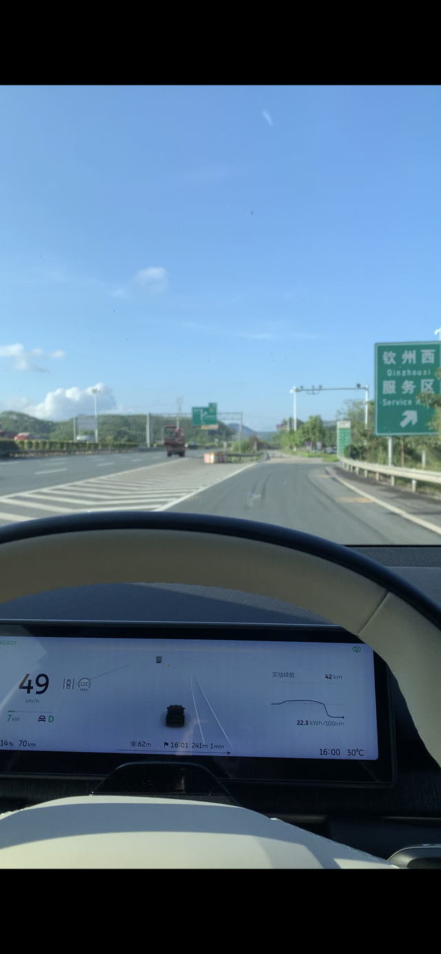 蔚来的补能效率真不是吹的16点进服务区，16点零6分换好电表显续航455公里。