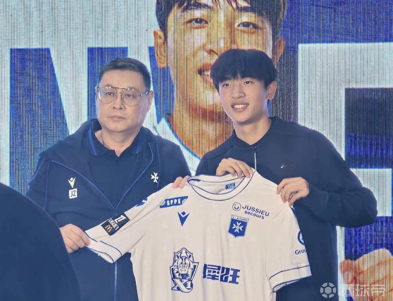 魏祥鑫正式加盟法甲欧塞尔！这对中国足球真是个大好消息！果然还是中资球队给力，有靠