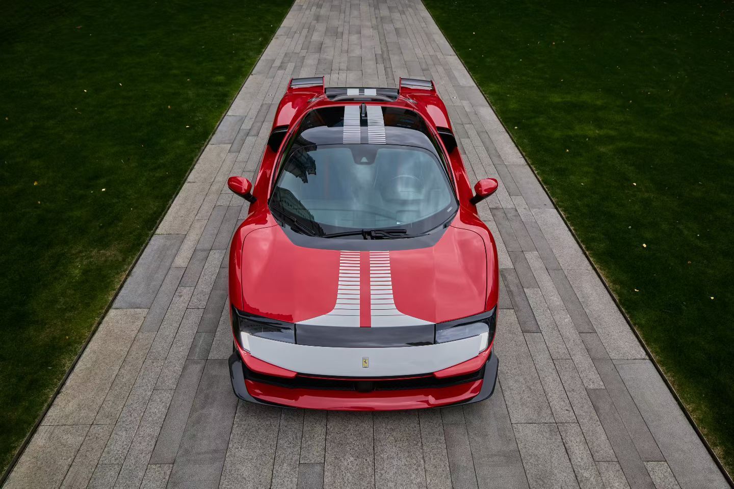 法拉利849Testarossa法拉利这一轮设计的主题就是贯彻科幻复古主义能玩