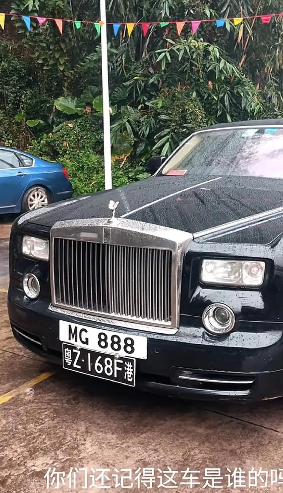 时光仿佛在吕良伟身上停滞了，这位69岁的“冻龄男神”，状态好得让同龄人自愧不如。