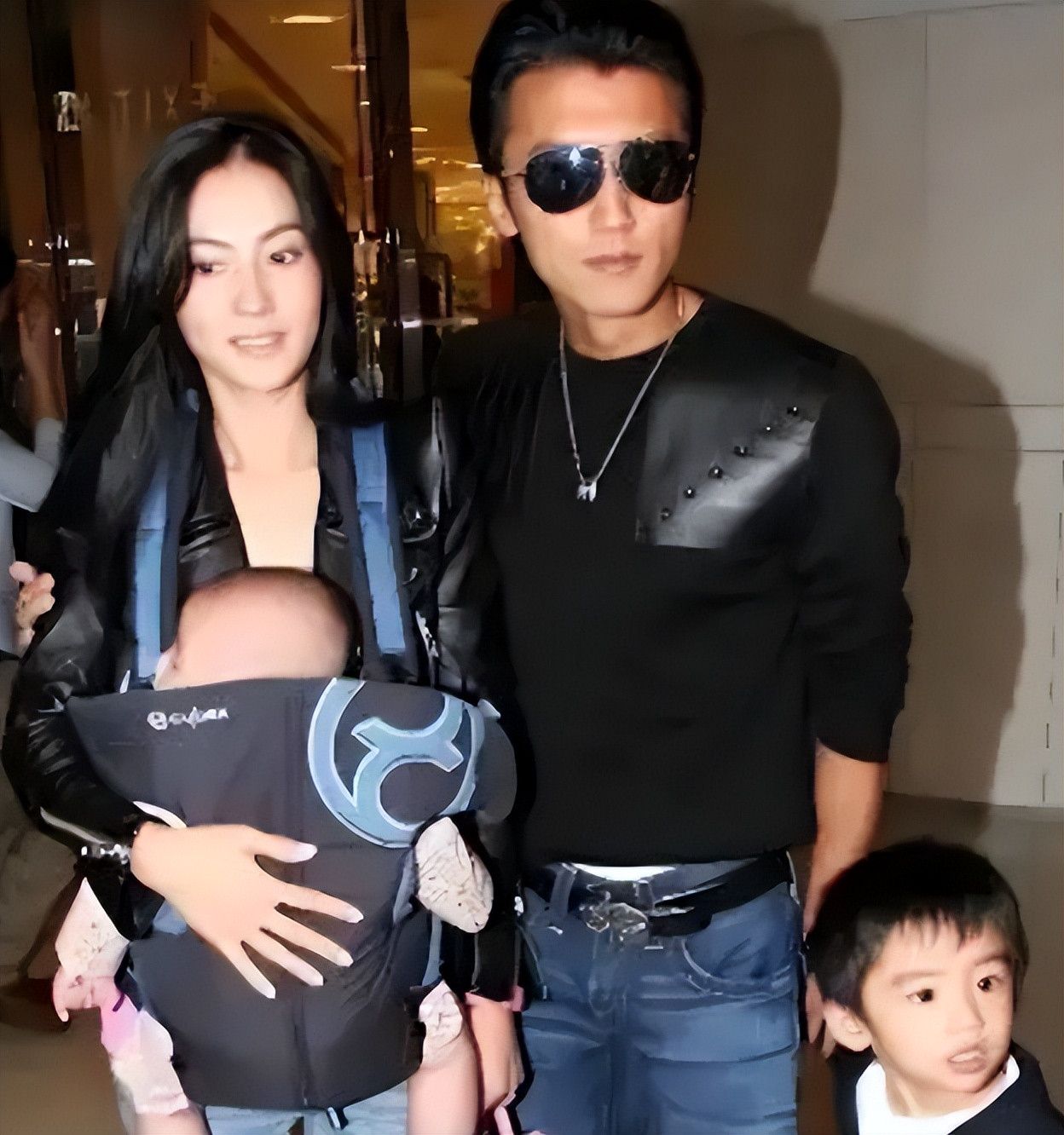 把闫学晶和张柏芝放在一起，差距就出来了！ 俗话说:货比货得扔，人比人得死！看