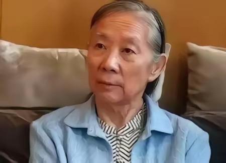 82岁林豆豆现状：丈夫走后一个人独居在北京老宅，既不碰智能手机，也从不上网，23