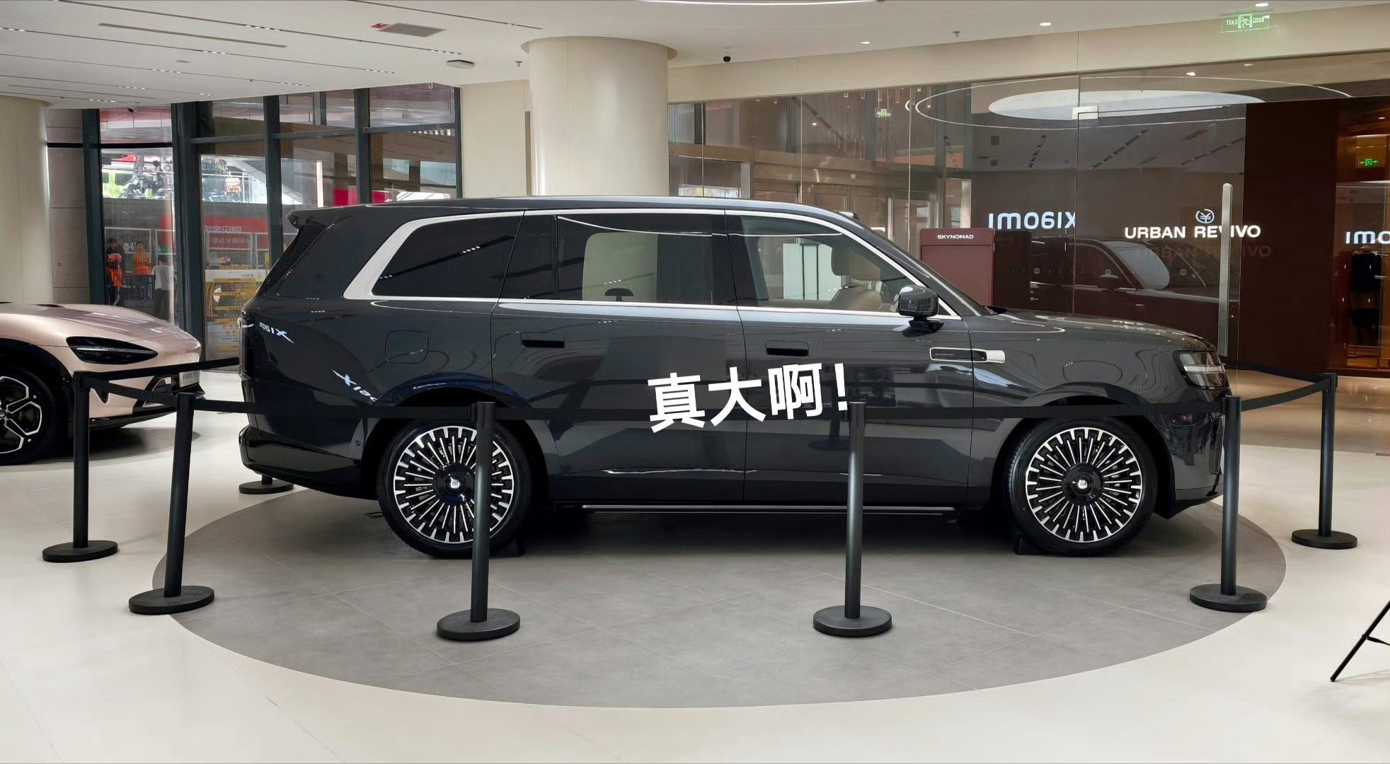 上周五去了小米汽车门店看澎程，这会失眠想起来说说它，小米从su7就搞子...