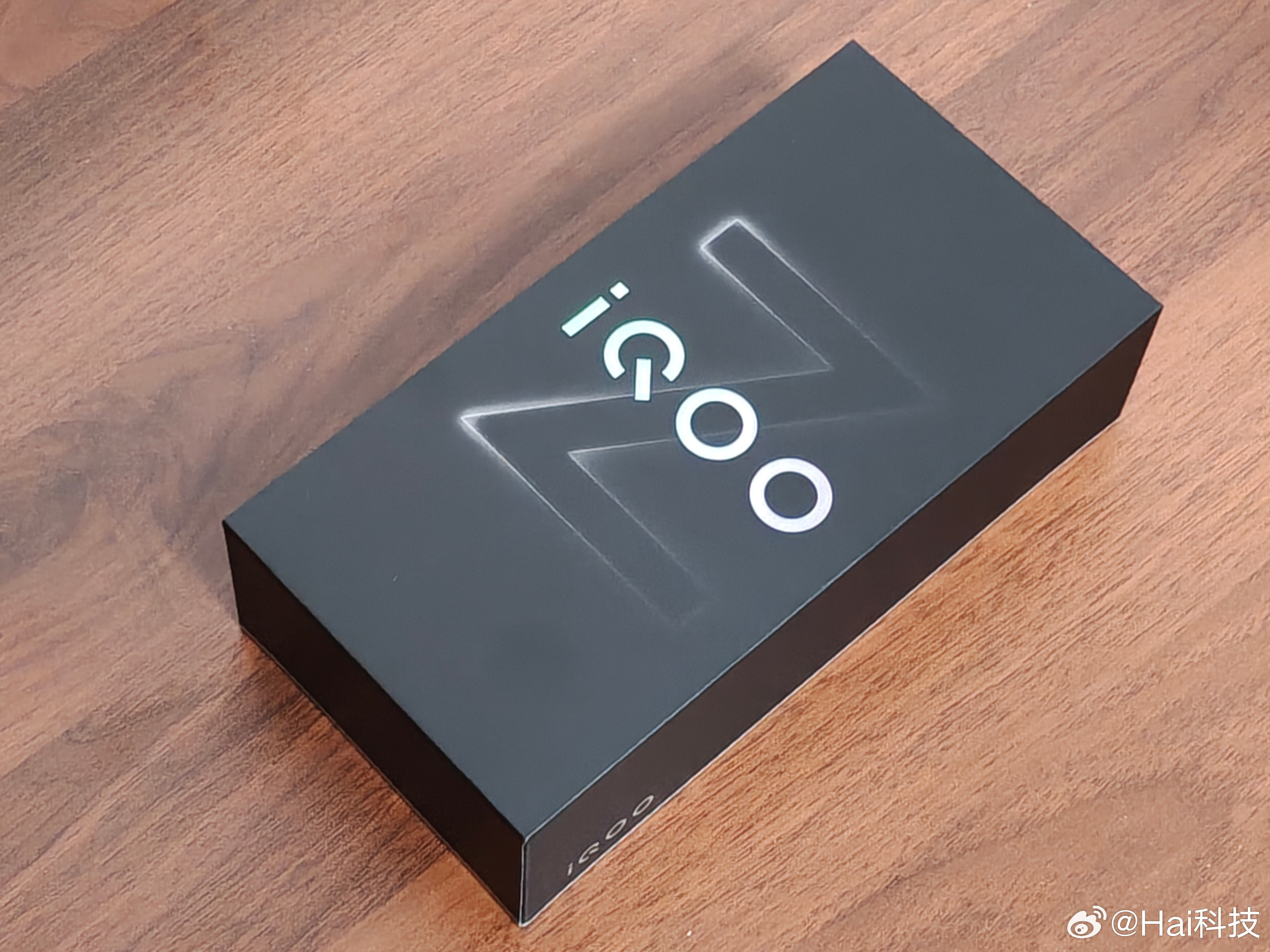 这两天关于中端机之选吵得厉害，都别吵了，我强烈推荐iQOOZ11，6.83寸尺