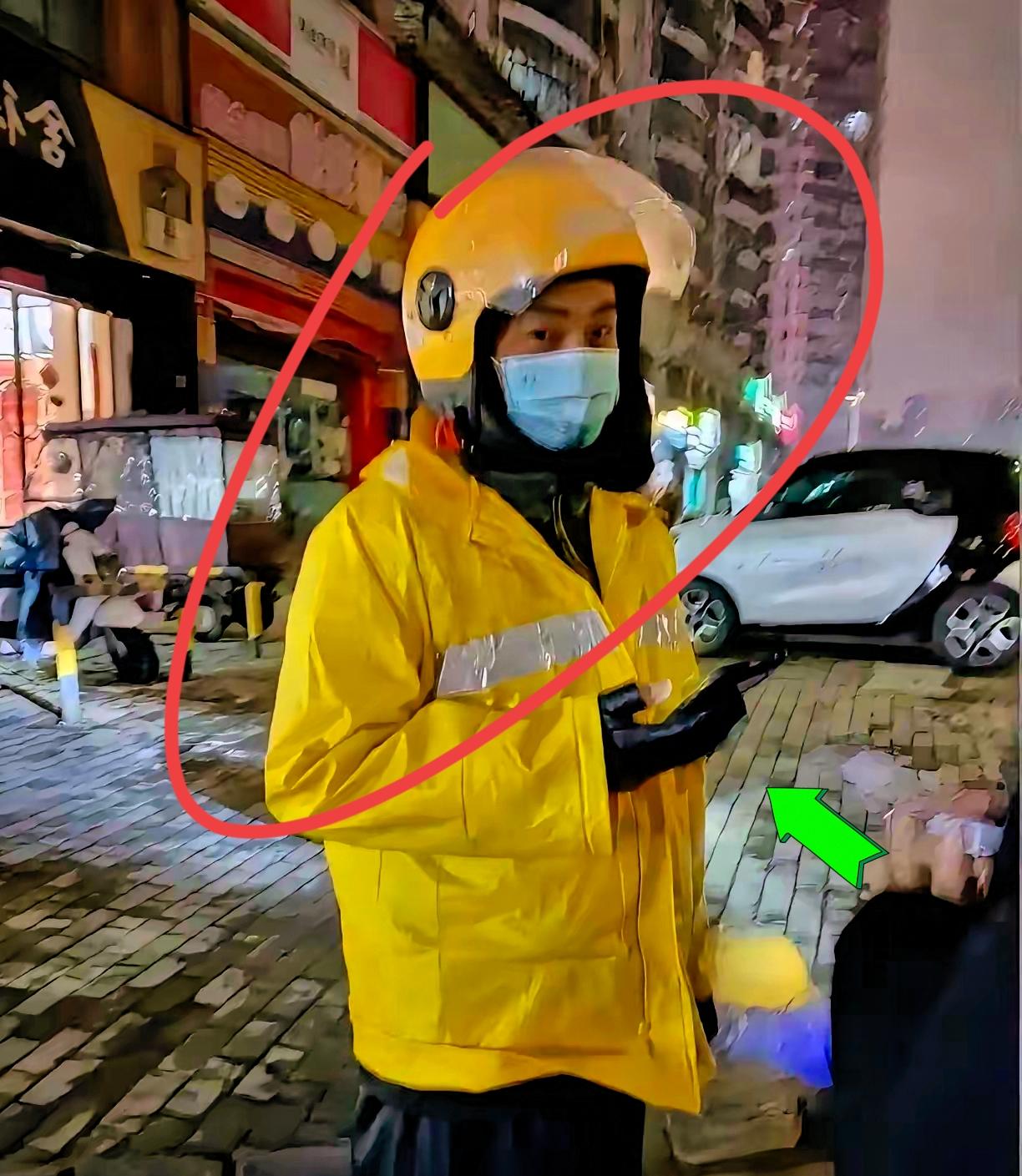 成都一28岁女子晕倒在超市门口，被快递小哥扶起送医。谁知，医生做完检查，开口一句