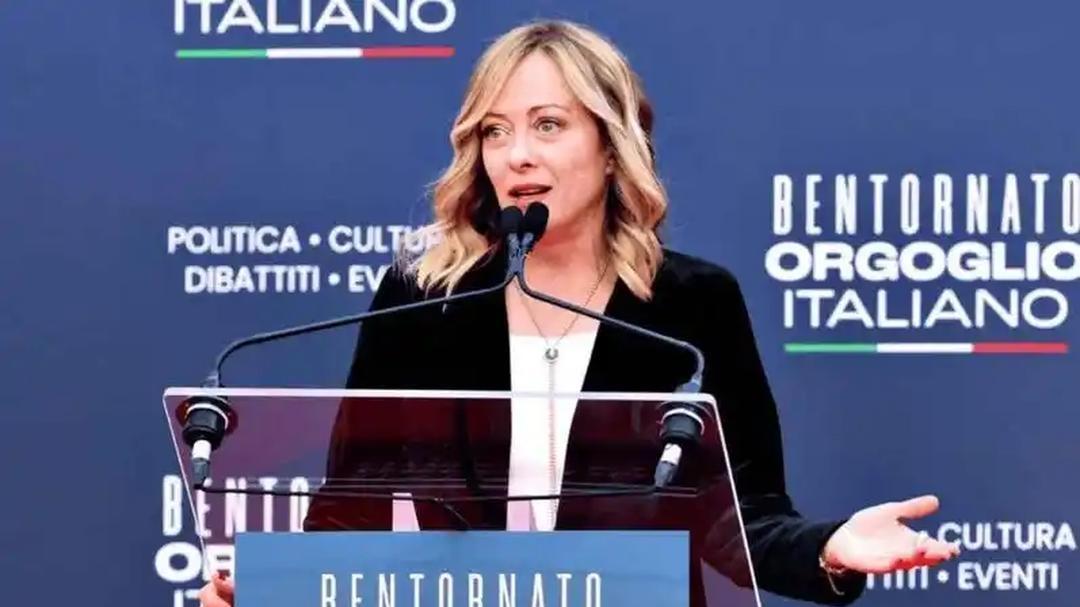 都是些什么人？刚开始让人家打，现在打不过了又让人家赶紧投降…据俄罗斯卫星通讯社