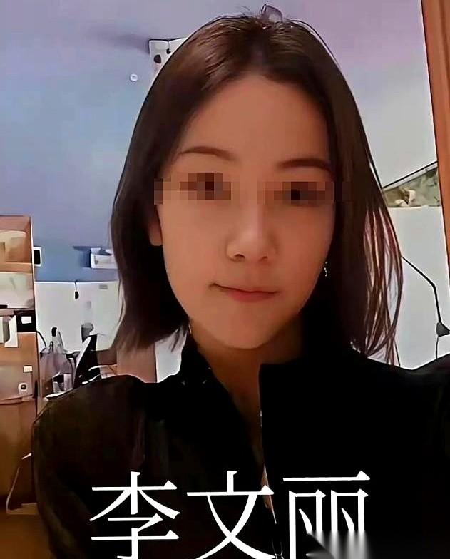 “哥总说我是具会走路的僵尸。”就这一句话，压在枕头底下。一个26岁的夜班护士，