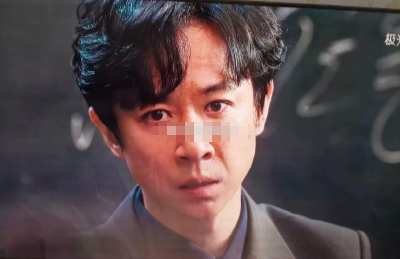 《小城大事》月海销售大王、张维伊饰演的钱昌远收杨小海做徒弟。​李秋萍联合姜院长