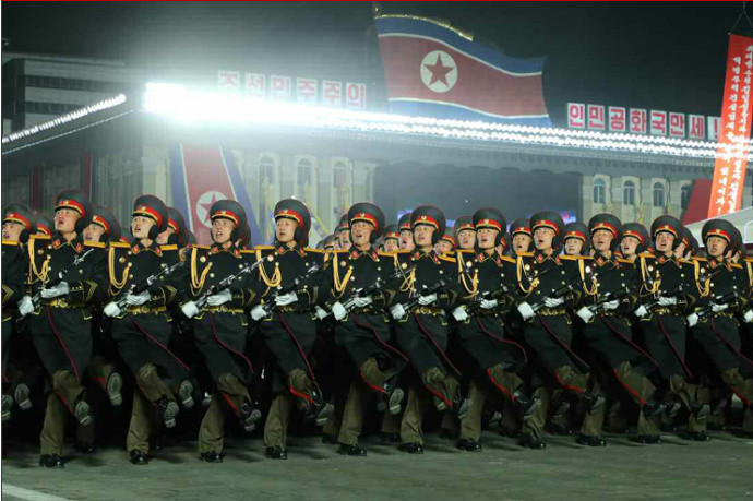 说美国的阅兵很稀松，就有些人内心很接受不了，猫抓一般，要给美国人找回来面子。有