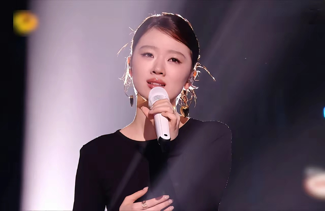 李健老师你快回来啊！我们单依纯需要你！你看看常石磊这期给编的曲啊，简直太浪费单依