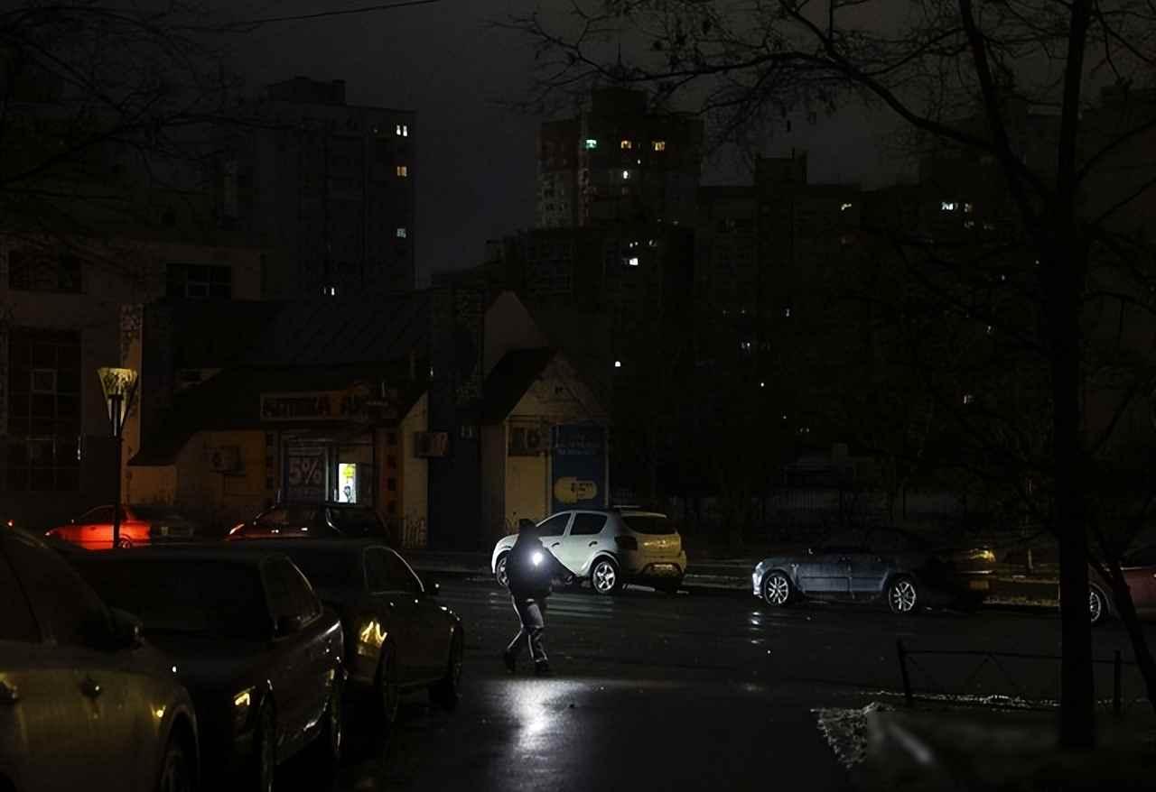 乌克兰电网快撑不住了，外长突然拉住中国外长的手，说谢谢，这事有点反常2026