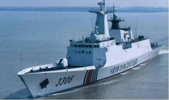 菲律宾拉八国军舰来南海嘚瑟，结果中国三艘战舰直接堵到他家门口，补给船被拦、盟友全