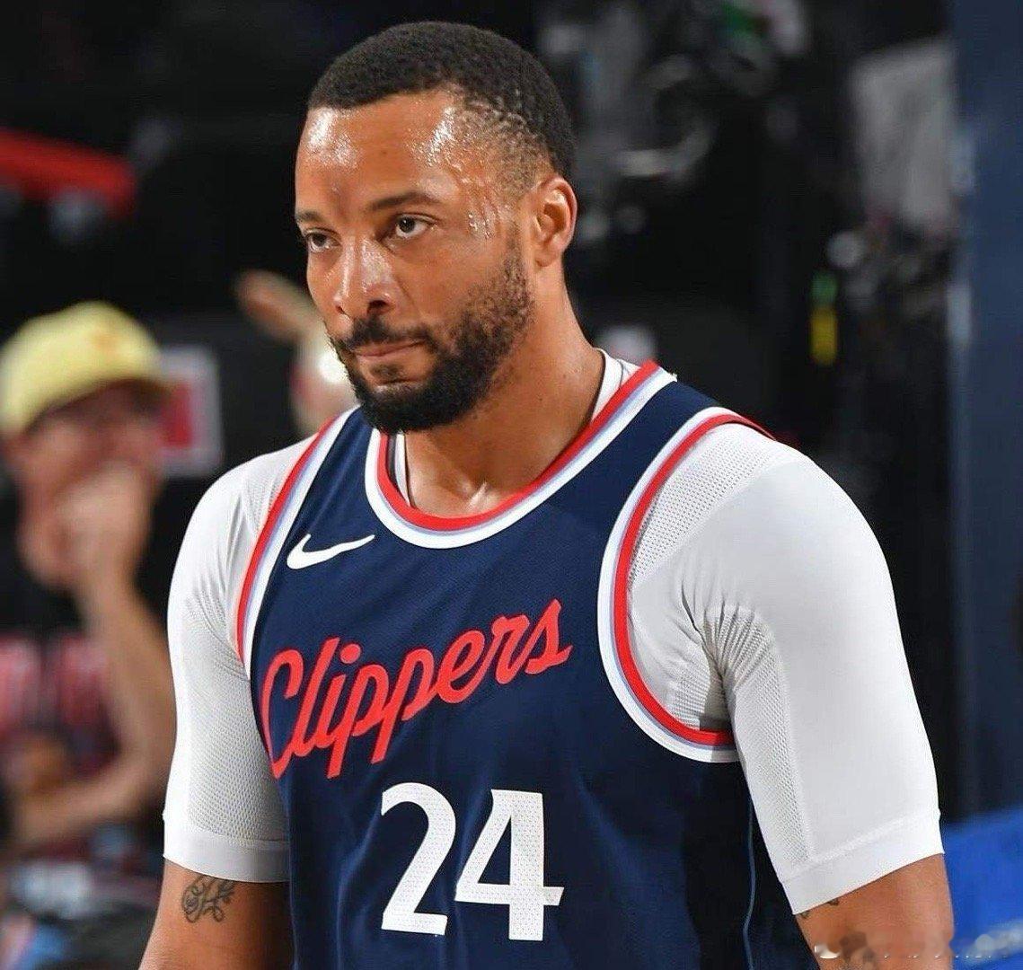 误会快船队了！据权威记者JakeFischer透露：在被快船队交易之前，鲍威尔