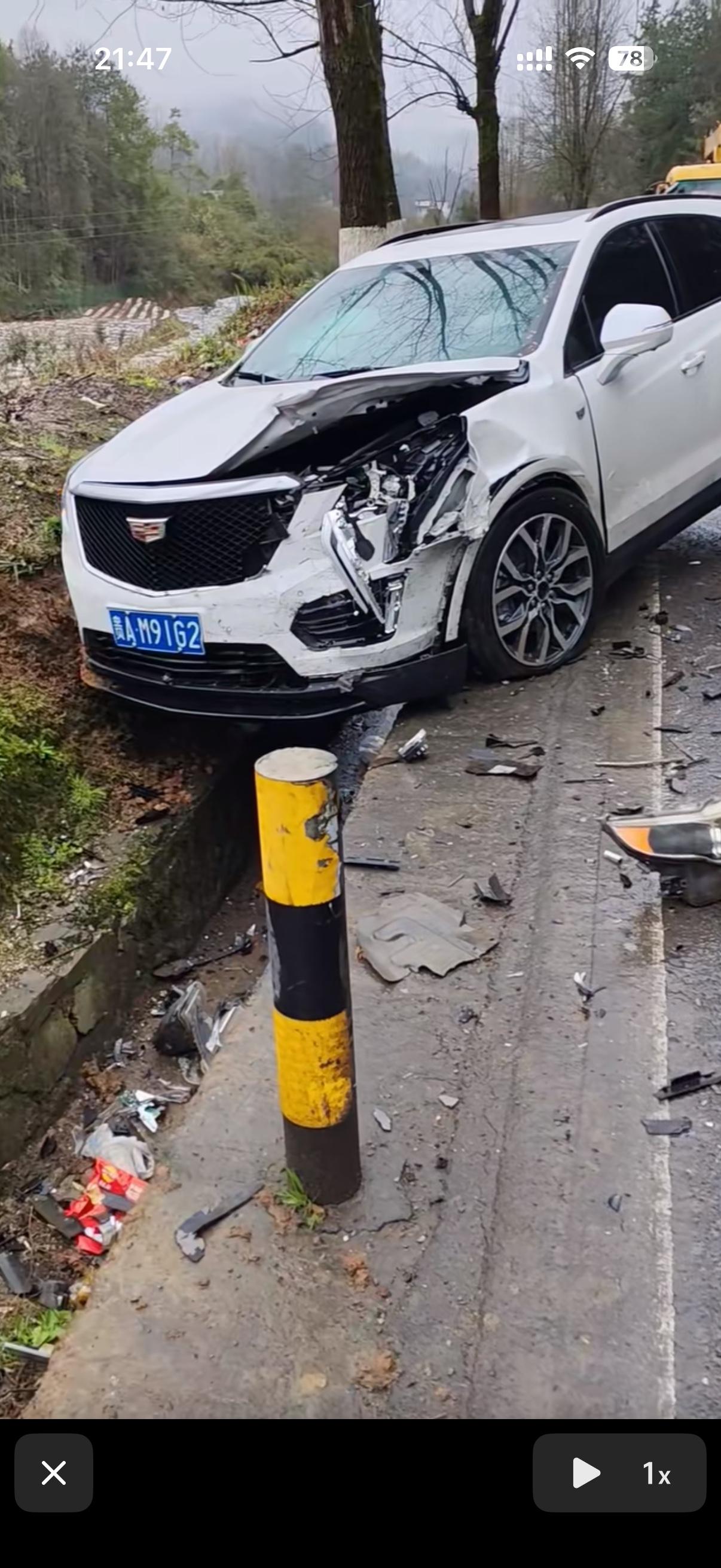 选对手，千万不要选美国的对手，尤其是汽车，两车相碰，凯迪拉克衣角微脏，相撞的车已