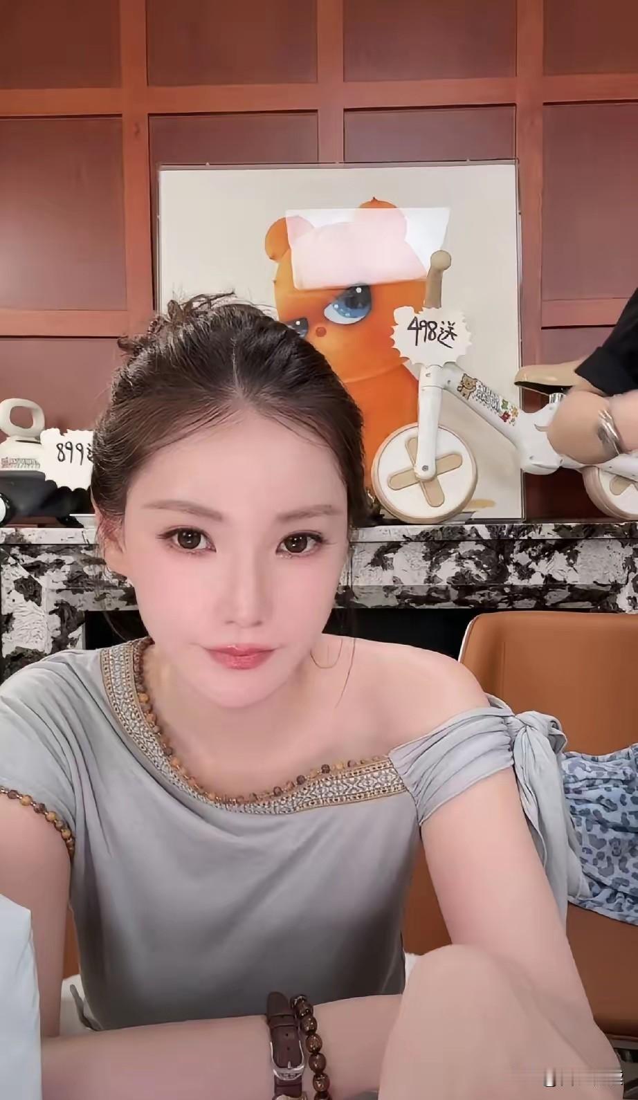 马筱梅这情况不妙呀马筱梅今晚又开播了穿得又是bulingbuling
