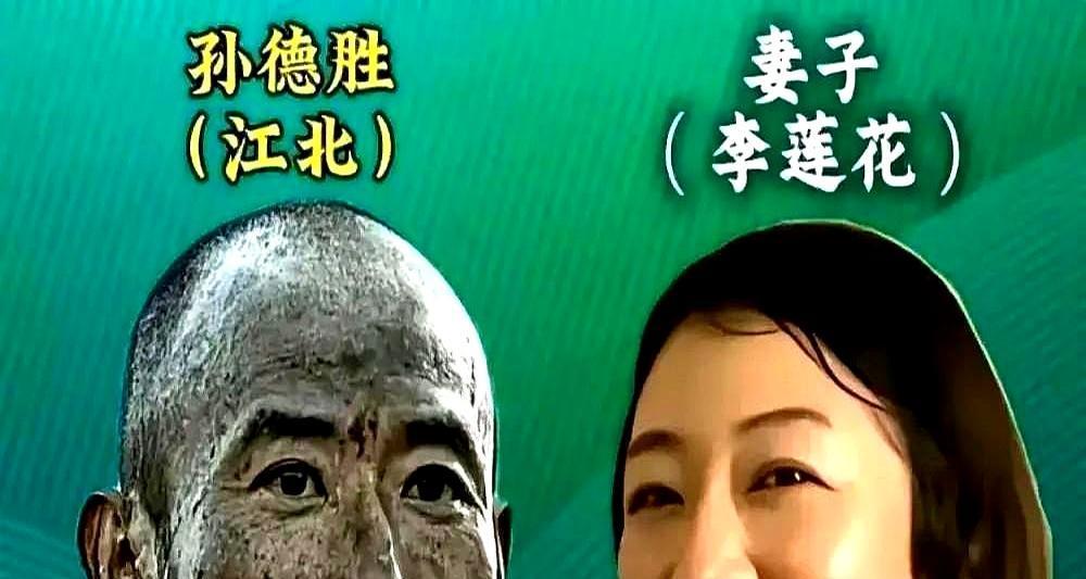 横店凌晨三点。童蕾卸完妆，脸上还留着泪沟的粉底印。手机屏幕亮着：本月还款刚划