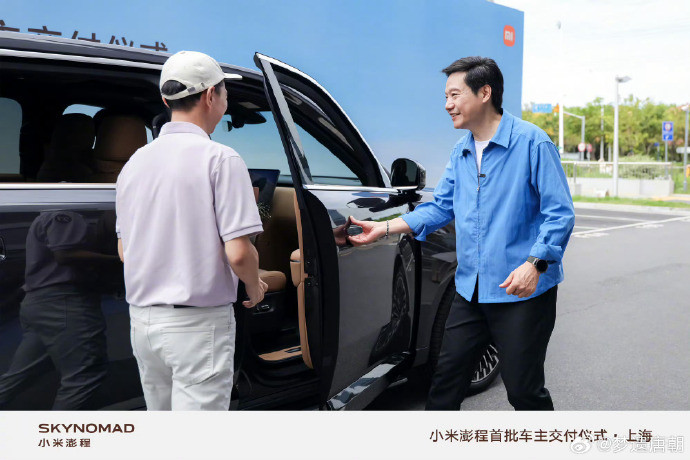 看上海首批车主的画像就懂了，澎程是真的戳中了不同人群的用车痛点。做商务的同行说，前排座椅一转就能凑成